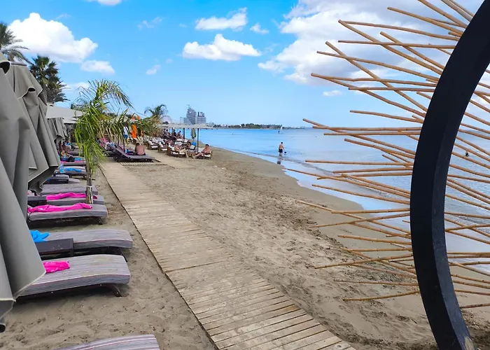 Luxurious At Grand Sapphire & Casino Apartamento Perivolia tou Trikomou