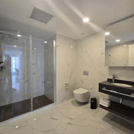 Luxurious Two-Bedroom Apartment B-Block At Grand Sapphire Resort *