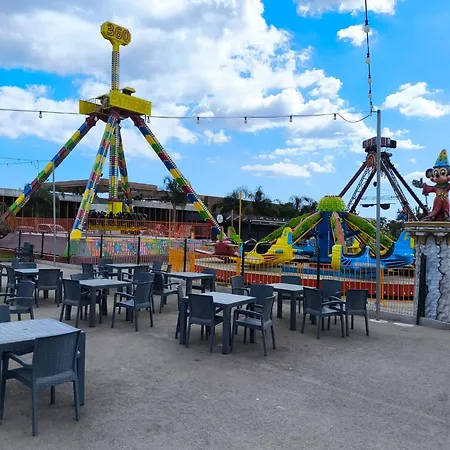 Luxurious At Grand Sapphire & Casino Lägenhet Perivolia tou Trikomou