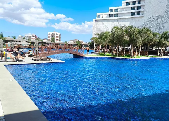 Luxurious At Grand Sapphire & Casino Apartmán Perivolia tou Trikomou